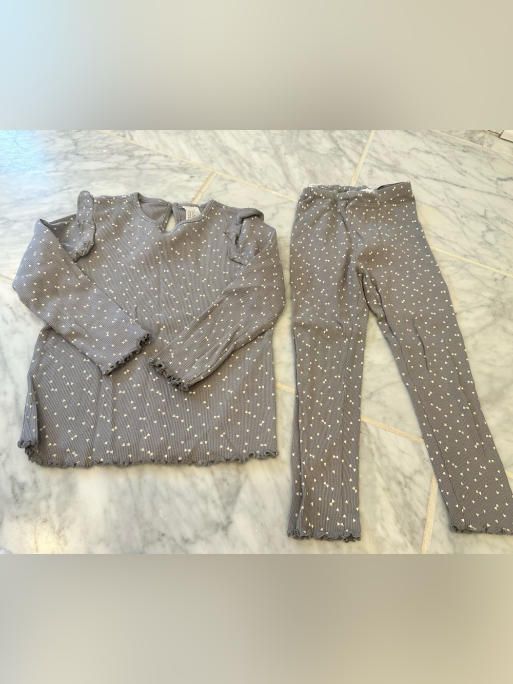 H&M Gray Ribbed Top & Leggings Set with White Heart Print